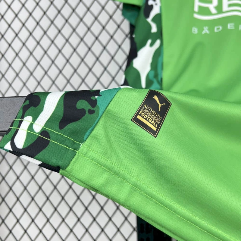 camisa-camiseta-borussia-monchengladbach-puma-reuter-baderileuchtrn-versao-torcedor-masculina-25-26-away-fora-ii-secundaria-2-preta-preto-branca-branco-verde_3
