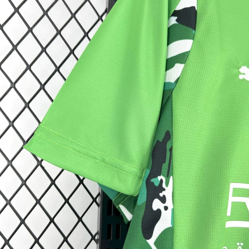 camisa-camiseta-borussia-monchengladbach-puma-reuter-baderileuchtrn-versao-torcedor-masculina-25-26-away-fora-ii-secundaria-2-preta-preto-branca-branco-verde_7