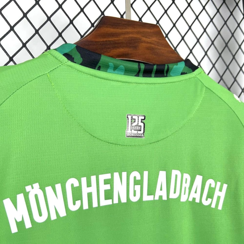 camisa-camiseta-borussia-monchengladbach-puma-reuter-baderileuchtrn-versao-torcedor-masculina-25-26-away-fora-ii-secundaria-2-preta-preto-branca-branco-verde_8