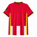 camisa-camiseta-brentford-joma-indeed-versao-torcedor-masculina-26-27-home-casa-i-principal-1-vermelha-vermelho-branca-branco-preta-preto-amarela-amarelo_2