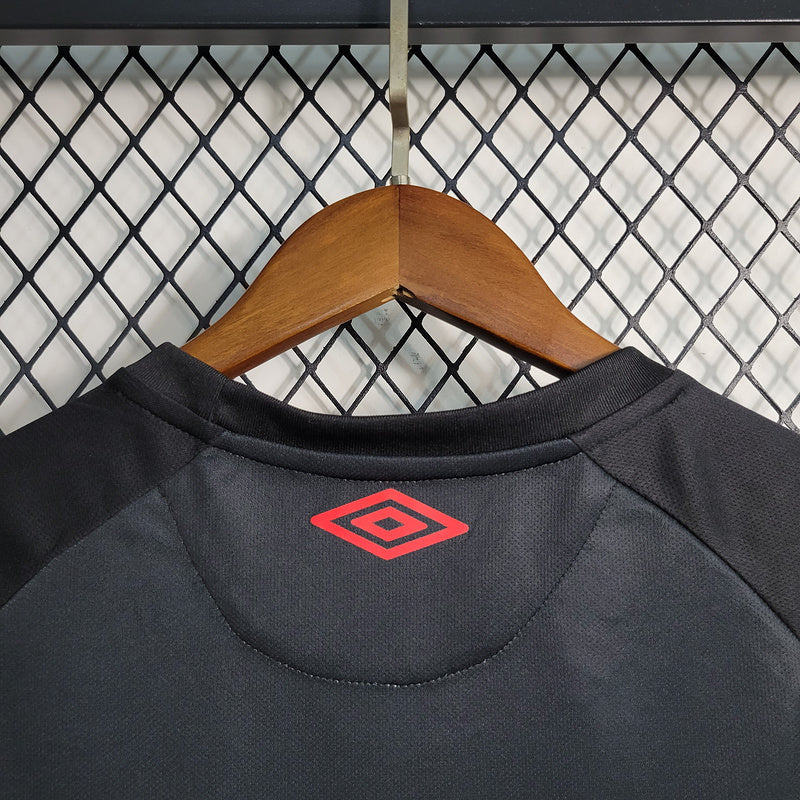 camisa-camiseta-cap-athletico-paranaense-umbro-esportes-da-sorte-versao-versao-torcedor-feminina-23-24-away-fora-ii-secundaria-2-vermelha-preta-vermelho-preto_2
