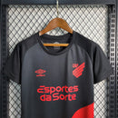camisa-camiseta-cap-athletico-paranaense-umbro-esportes-da-sorte-versao-versao-torcedor-feminina-23-24-away-fora-ii-secundaria-2-vermelha-preta-vermelho-preto_3
