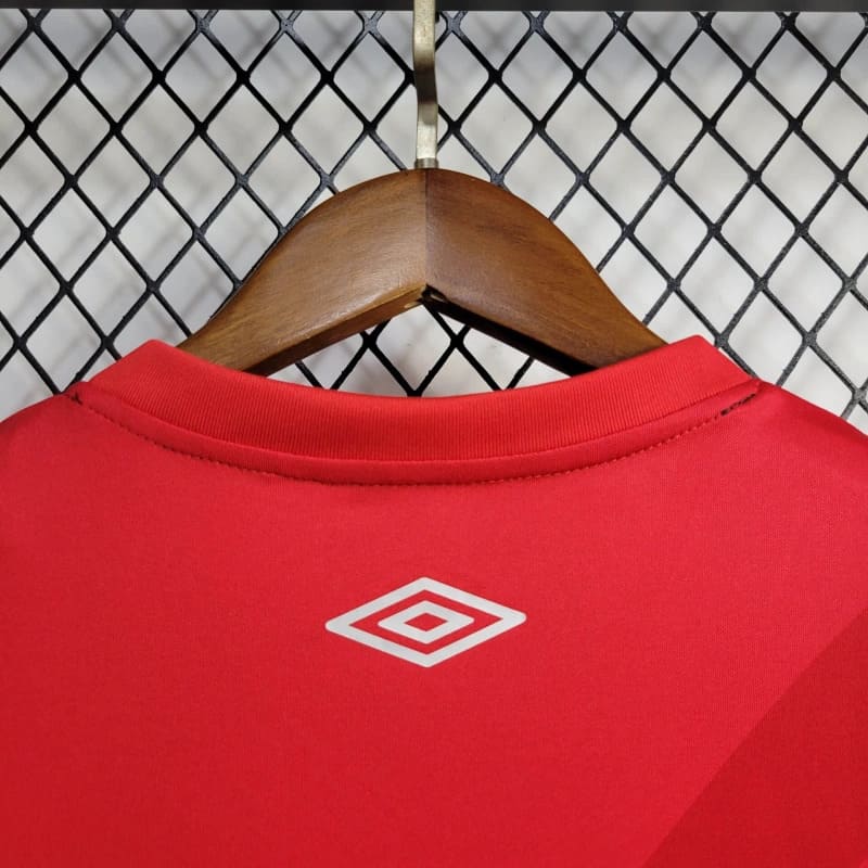 camisa-camiseta-cap-athletico-paranaense-umbro-esportes-da-sorte-versao-versao-torcedor-feminina-24-25-home-casa-i-principal-1-vermelha-preta-vermelho-preto_2