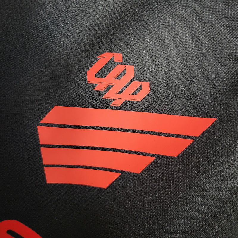 camisa-camiseta-cap-athletico-paranaense-umbro-esportes-da-sorte-versao-versao-torcedor-masculina-23-24-away-fora-ii-secundaria-2-vermelha-preta-vermelho-preto_5