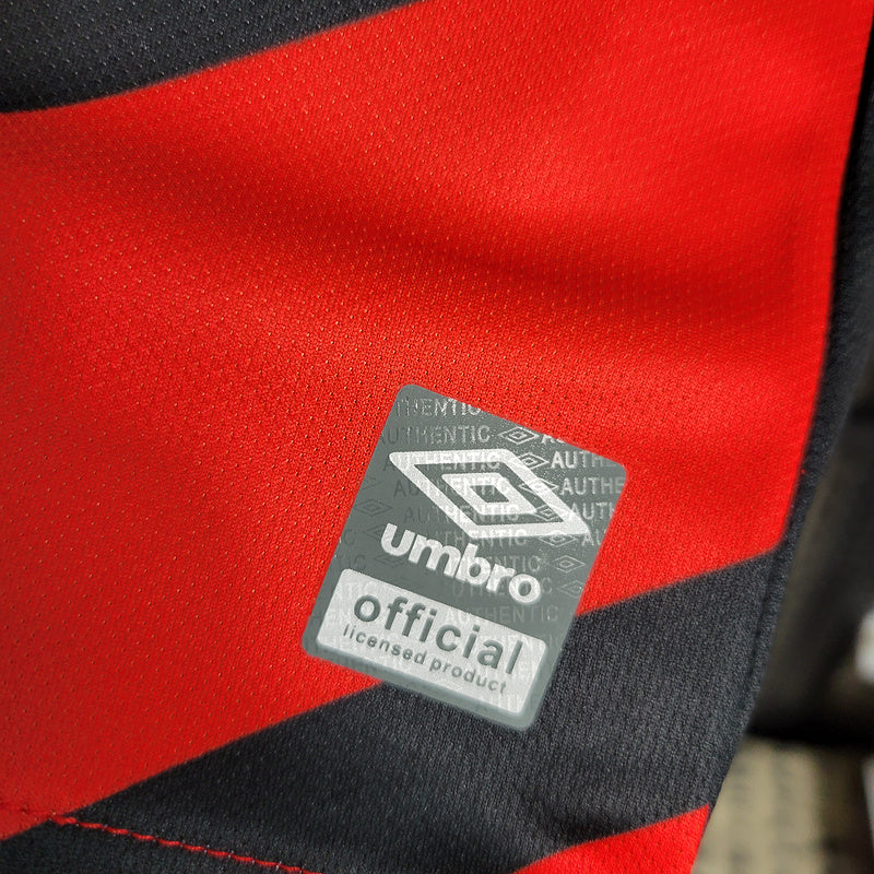 camisa-camiseta-cap-athletico-paranaense-umbro-esportes-da-sorte-versao-versao-torcedor-masculina-23-24-away-fora-ii-secundaria-2-vermelha-preta-vermelho-preto_6