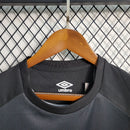 camisa-camiseta-cap-athletico-paranaense-umbro-esportes-da-sorte-versao-versao-torcedor-masculina-23-24-away-fora-ii-secundaria-2-vermelha-preta-vermelho-preto_7