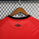 camisa-camiseta-cap-athletico-paranaense-umbro-esportes-da-sorte-versao-versao-torcedor-masculina-23-24-home-casa-i-principal-1-vermelha-preta-vermelho-preto_3