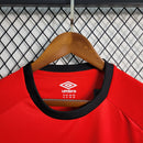 camisa-camiseta-cap-athletico-paranaense-umbro-esportes-da-sorte-versao-versao-torcedor-masculina-23-24-home-casa-i-principal-1-vermelha-preta-vermelho-preto_5