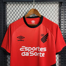 camisa-camiseta-cap-athletico-paranaense-umbro-esportes-da-sorte-versao-versao-torcedor-masculina-23-24-home-casa-i-principal-1-vermelha-preta-vermelho-preto_6