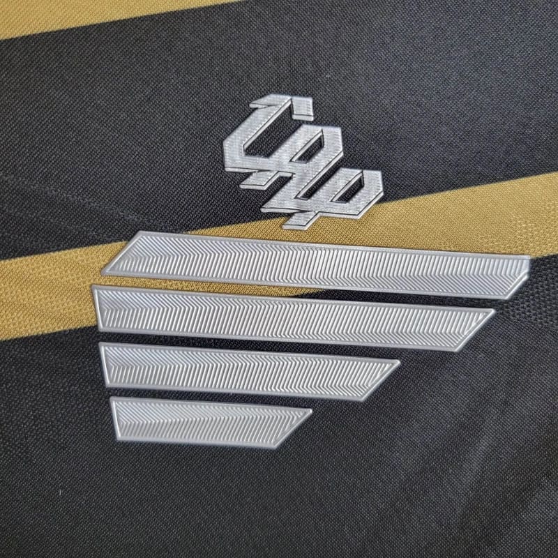 camisa-camiseta-cap-athletico-paranaense-umbro-esportes-da-sorte-versao-versao-torcedor-masculina-24-25-away-fora-ii-secundaria-2-vermelha-preta-vermelho-preto-bege_2