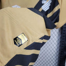 camisa-camiseta-cap-athletico-paranaense-umbro-esportes-da-sorte-versao-versao-torcedor-masculina-24-25-away-fora-ii-secundaria-2-vermelha-preta-vermelho-preto-bege_3