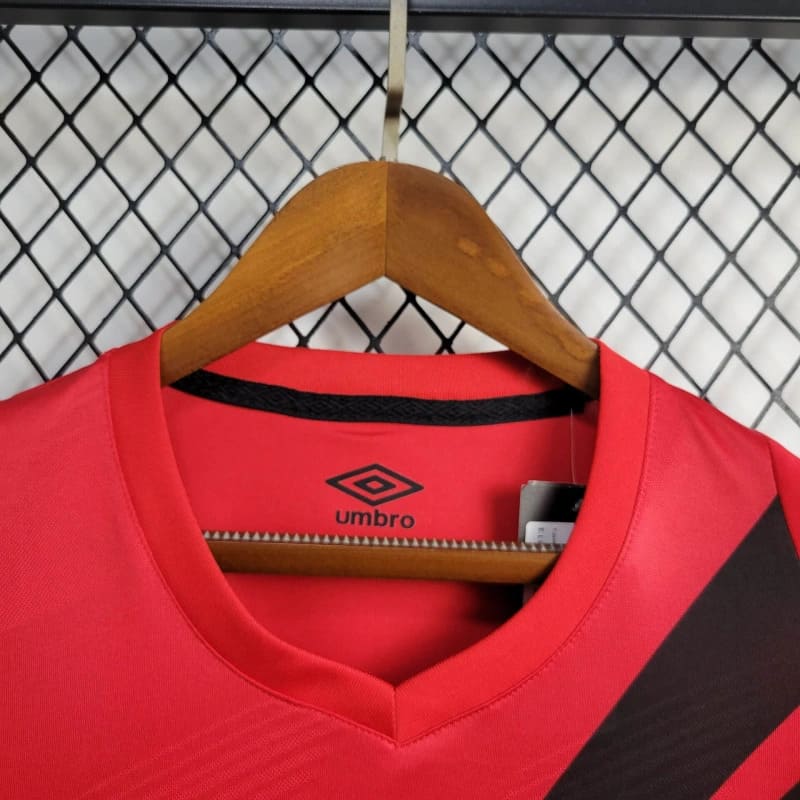 camisa-camiseta-cap-athletico-paranaense-umbro-esportes-da-sorte-versao-versao-torcedor-masculina-24-25-home-casa-i-principal-1-vermelha-preta-vermelho-preto_9
