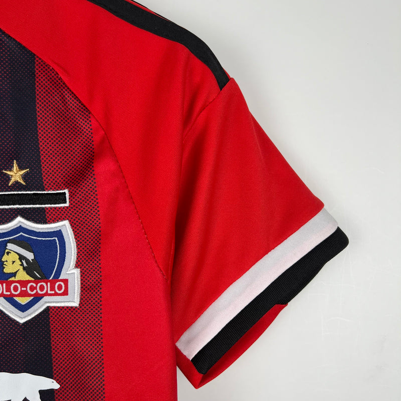 camisa-camiseta-colo-colocolo-adidas-infantil-kids-kid-kit-feminina-versao-versao-torcedor-masculina-23-24-away-fora-ii-secundaria-2-vermelha-preta-branca-vermelho-preto-branco_2