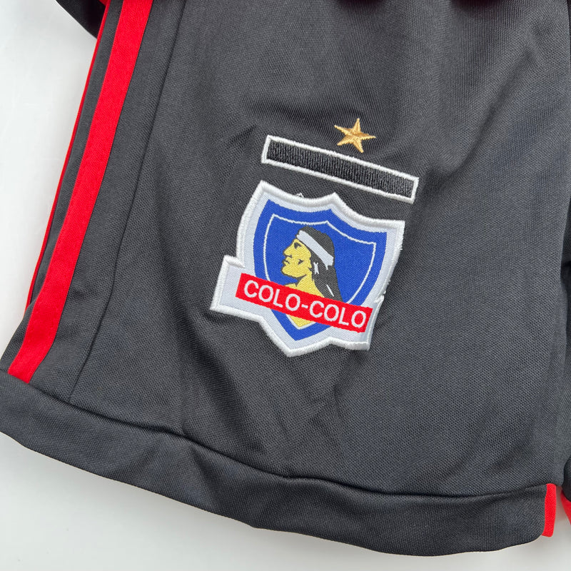 camisa-camiseta-colo-colocolo-adidas-infantil-kids-kid-kit-feminina-versao-versao-torcedor-masculina-23-24-away-fora-ii-secundaria-2-vermelha-preta-branca-vermelho-preto-branco_9