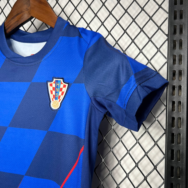 camisa-camiseta-croacia-croacia-selecao-selecao-croata-nike-versao-versao-torcedor-conjunto-infantil-shorts-24-25-away-fora-ii-secundaria-2-vermelha-branca-vermelho-branco-azul_3
