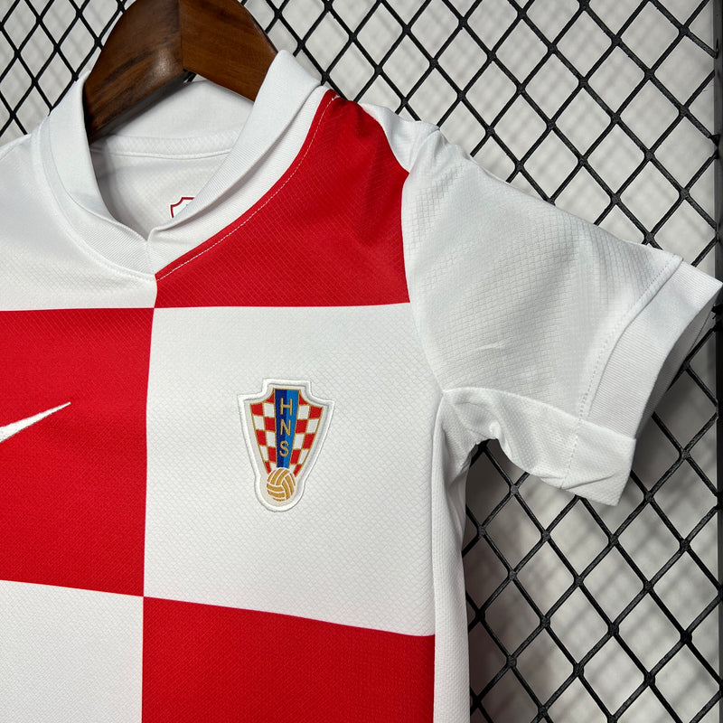 camisa-camiseta-croacia-croacia-selecao-selecao-croata-nike-versao-versao-torcedor-conjunto-infantil-shorts-24-25-home-casa-i-principal-1-vermelha-branca-vermelho-branco-azul_3