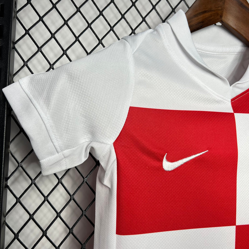 camisa-camiseta-croacia-croacia-selecao-selecao-croata-nike-versao-versao-torcedor-conjunto-infantil-shorts-24-25-home-casa-i-principal-1-vermelha-branca-vermelho-branco-azul_6