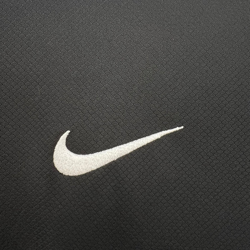 camisa-camiseta-eintratch-frankfurt-nike-indeed-jobs-finden-versao-versao-torcedor-masculina-24-25-away-fora-ii-secundaria-2-vermelha-vermelho-preta-preto_1_4