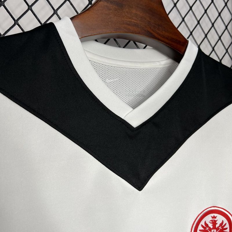 camisa-camiseta-eintratch-frankfurt-nike-indeed-jobs-finden-versao-versao-torcedor-masculina-24-25-home-casa-i-principal-1-vermelha-branco-branca-vermelho-preta-preto_5