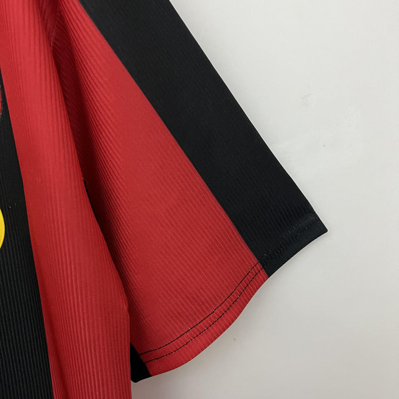 camisa-camiseta-eintratch-frankfurt-puma-viag-interkom-versao-versao-torcedor-masculina-98-00-home-casa-i-principal-1-vermelha-vermelho-preta-retr_6