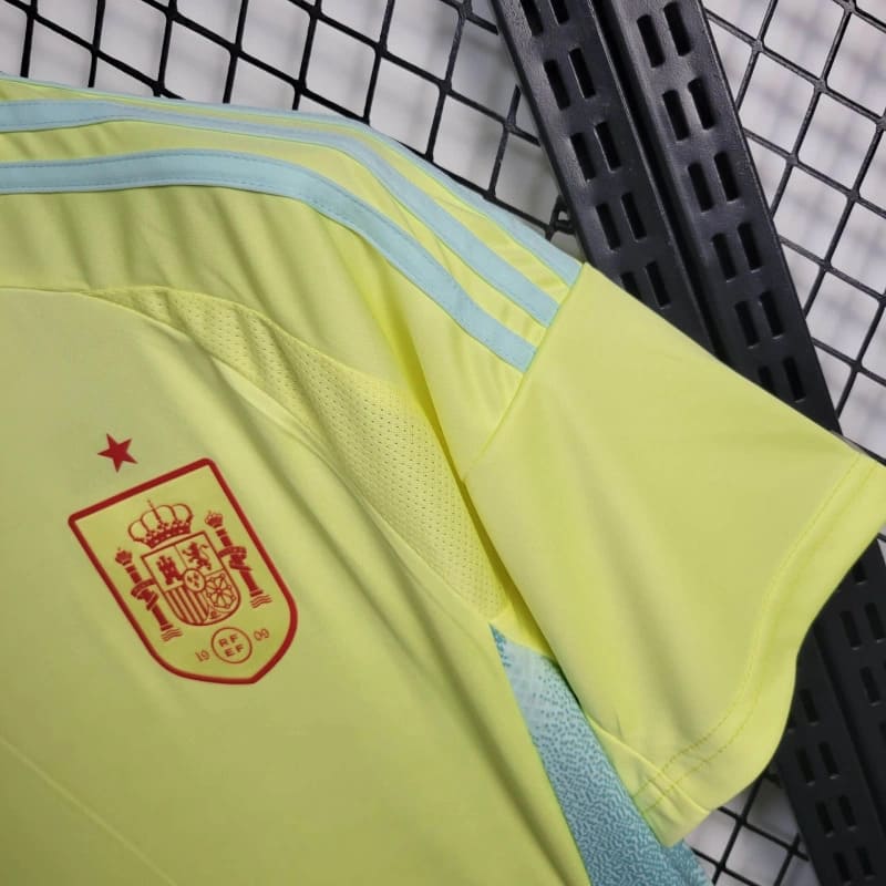 camisa-camiseta-espanha-espanhola-selecao-selecao-adidas-versao-versao-torcedor-masculina-24-25-away-fora-ii-secundaria-2-verde-amarela-amarelo-vermelho-vermelha_9