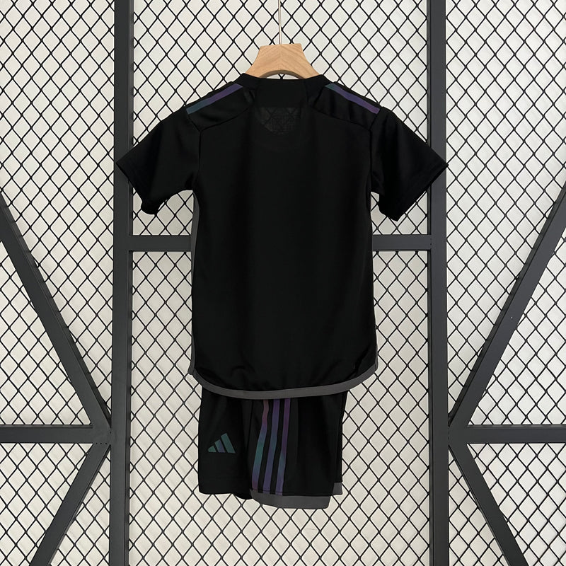 camisa-camiseta-flamengo-adidas-versao-versao-torcedor-conjunto-infantil-23-24-third-away-fora-iii-terceira-3-pedro-arrascaeta-de-vermelho-vermelha-preto-preta-refletiva-refletivos-de_d3b71f07-e666-460f-9b40-e6faef0472da