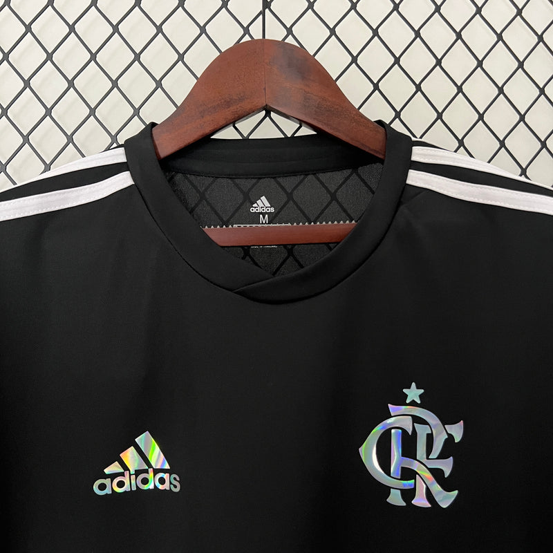 camisa-camiseta-flamengo-balmain-adidas-versao-versao-torcedor-masculina-24-25-edicao-edicao-especial-vermelho-vermelha-preto-preta-branca-branco-refletiva-detalhes-refletivos_4