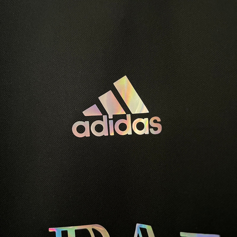 camisa-camiseta-flamengo-balmain-adidas-versao-versao-torcedor-masculina-24-25-edicao-edicao-especial-vermelho-vermelha-preto-preta-branca-branco-refletiva-detalhes-refletivos_6