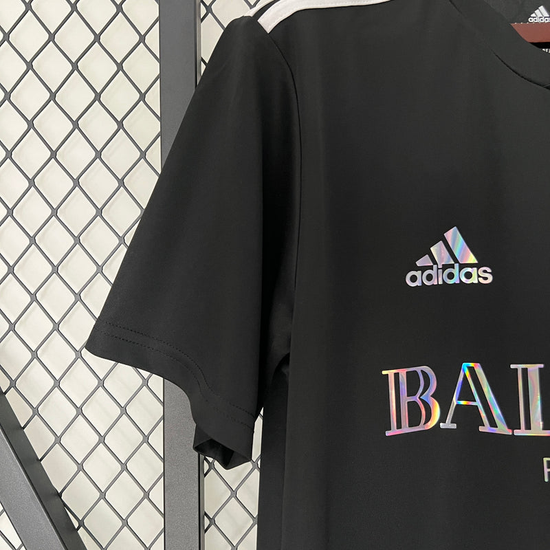 camisa-camiseta-flamengo-balmain-adidas-versao-versao-torcedor-masculina-24-25-edicao-edicao-especial-vermelho-vermelha-preto-preta-branca-branco-refletiva-detalhes-refletivos_8