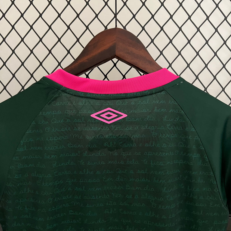camisa-camiseta-fluminense-umbro-betano-cano-german-versao-versao-torcedor-feminina-23-24-away-fora-iii-terceira-third-3-verde-rosa_8