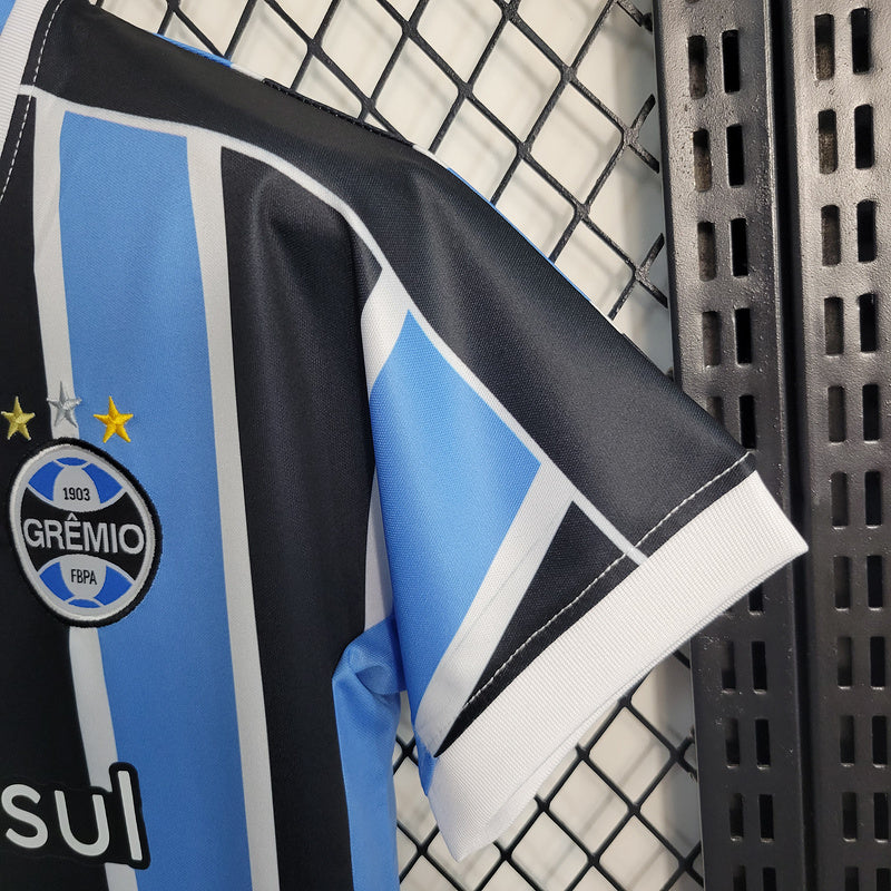 camisa-camiseta-gremio-gremio-banrisul-umbro-versao-versao-torcedor-conjunto-infantil-shorts-23-24-home-casa-i-principal-1-azul-preto-preta-branca-branco_5