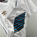 camisa-camiseta-gremio-gremio-banrisul-umbro-versao-versao-torcedor-masculina-23-24-away-fora-ii-secundaria-2-azul-preto-preta-branca-branco_8