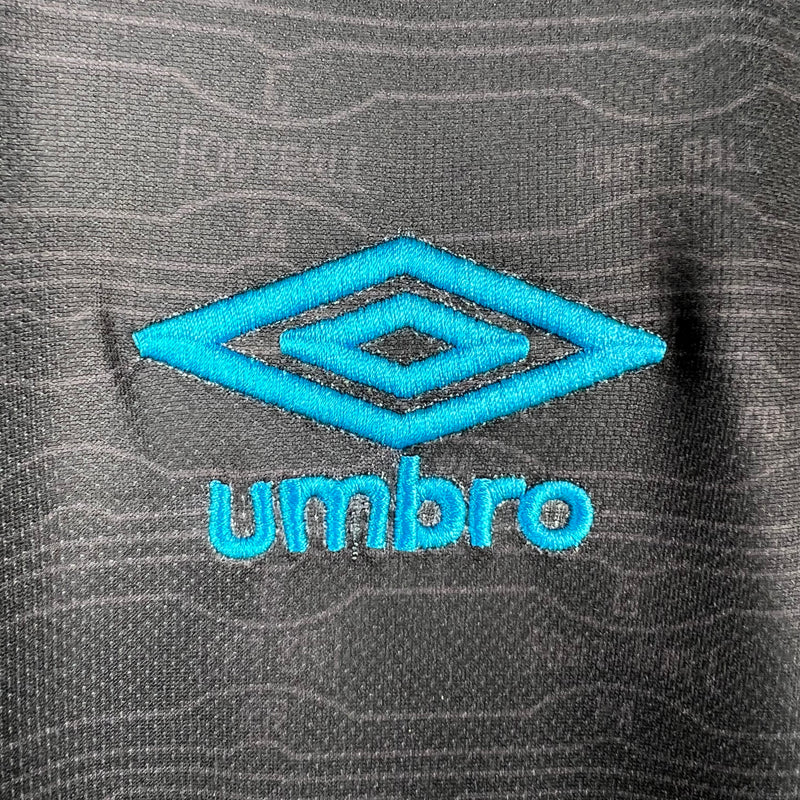 camisa-camiseta-gremio-gremio-banrisul-umbro-versao-versao-torcedor-masculina-23-24-third-away-fora-iii-terceira-3-azul-preto-preta-branca-branco_5