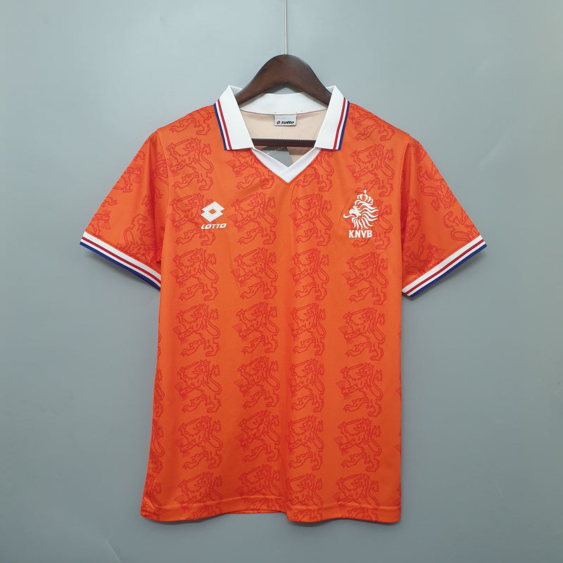 camisa-camiseta-holanda-selecao-selecao-holandesa-lotto-versao-versao-torcedor-masculina-1995-home-casa-i-principal-1-laranja-azul-branca-branco-retro-retro_1