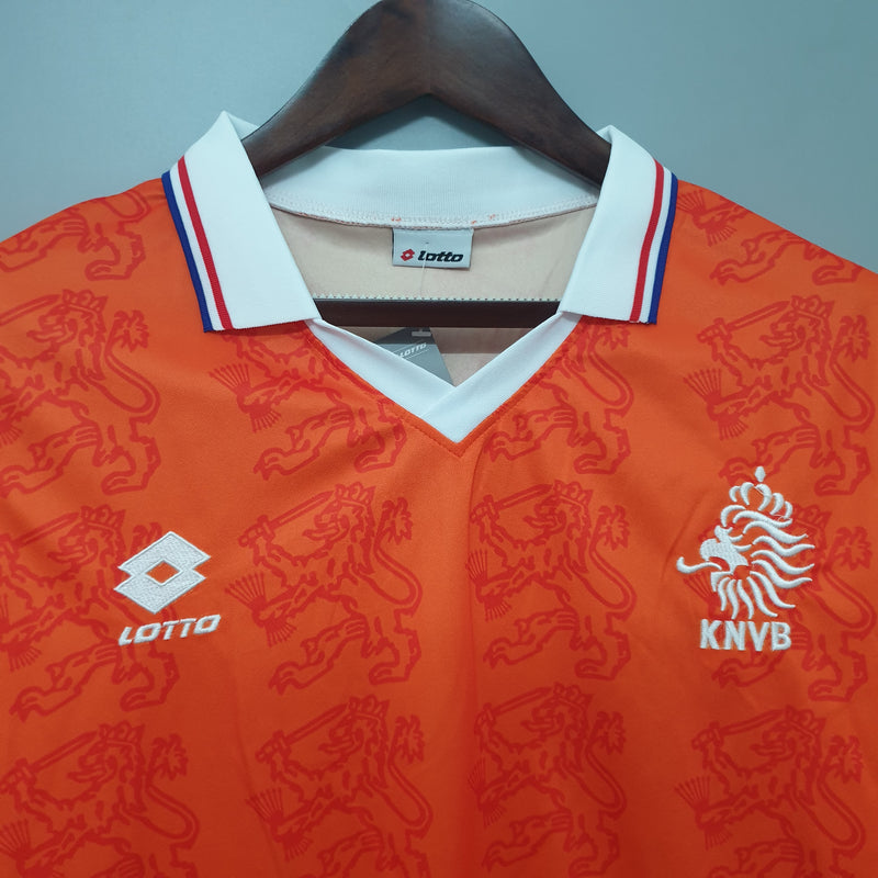 camisa-camiseta-holanda-selecao-selecao-holandesa-lotto-versao-versao-torcedor-masculina-1995-home-casa-i-principal-1-laranja-azul-branca-branco-retro-retro_3