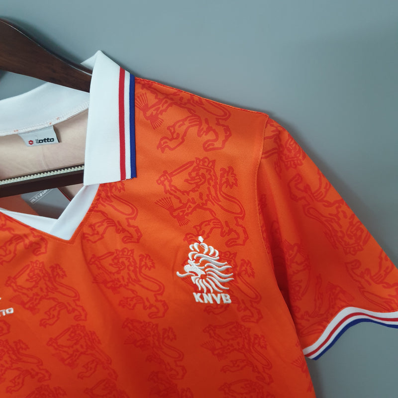 camisa-camiseta-holanda-selecao-selecao-holandesa-lotto-versao-versao-torcedor-masculina-1995-home-casa-i-principal-1-laranja-azul-branca-branco-retro-retro_4