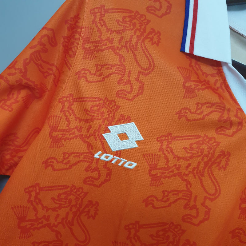 camisa-camiseta-holanda-selecao-selecao-holandesa-lotto-versao-versao-torcedor-masculina-1995-home-casa-i-principal-1-laranja-azul-branca-branco-retro-retro_6