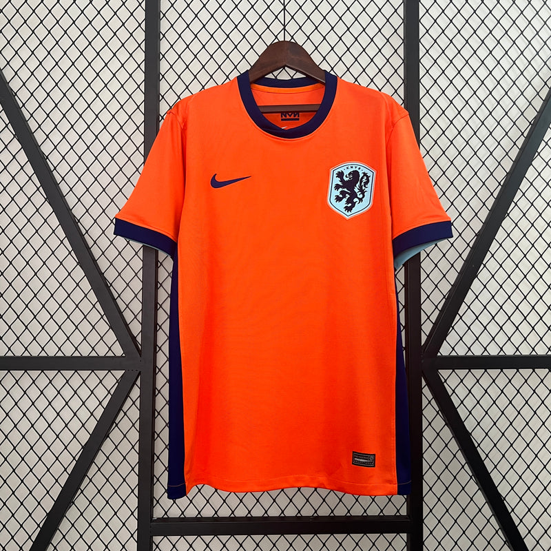 camisa-camiseta-holanda-selecao-selecao-holandesa-nike-versao-versao-torcedor-masculina-24-25-home-casa-i-principal-1-laranja-azul-branca-branco_1