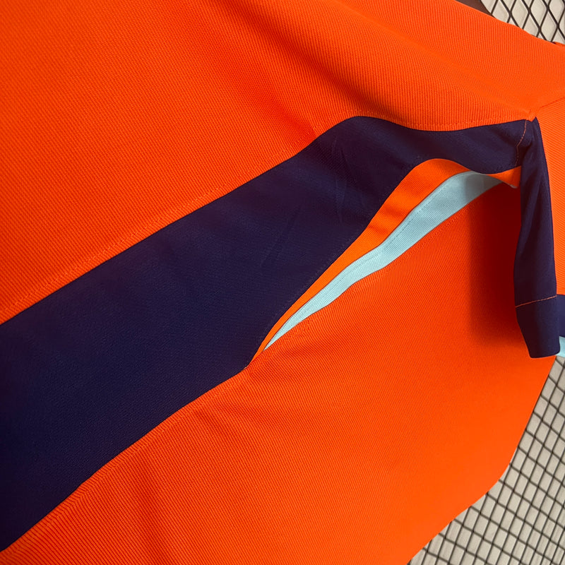 camisa-camiseta-holanda-selecao-selecao-holandesa-nike-versao-versao-torcedor-masculina-24-25-home-casa-i-principal-1-laranja-azul-branca-branco_3