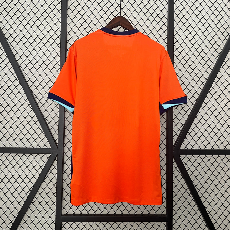 camisa-camiseta-holanda-selecao-selecao-holandesa-nike-versao-versao-torcedor-masculina-24-25-home-casa-i-principal-1-laranja-azul-branca-branco_4