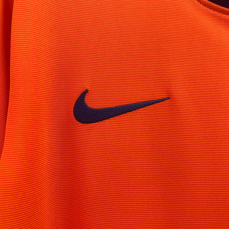 camisa-camiseta-holanda-selecao-selecao-holandesa-nike-versao-versao-torcedor-masculina-24-25-home-casa-i-principal-1-laranja-azul-branca-branco_9