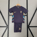 camisa-camiseta-inglaterra-nike-selecao-selecao-inglesa-versao-versao-torcedor-conjunto-infantil-shorts-24-25-away-fora-ii-secundaria-2-bellingham-jude-harry-kane-branco-branca-azul-r_7d576ef1-4463-40be-91cd-6057b869f84f
