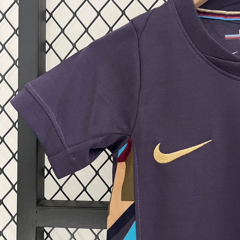 camisa-camiseta-inglaterra-nike-selecao-selecao-inglesa-versao-versao-torcedor-conjunto-infantil-shorts-24-25-away-fora-ii-secundaria-2-bellingham-jude-harry-kane-branco-branca-azul-r_8d2c7f7c-a432-4665-a9c1-85fb4ad4967b