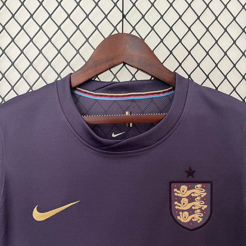 camisa-camiseta-inglaterra-nike-selecao-selecao-inglesa-versao-versao-torcedor-feminina-24-25-away-fora-ii-secundaria-2-bellingham-jude-harry-kane-branco-branca-azul-roxa-roxo_8