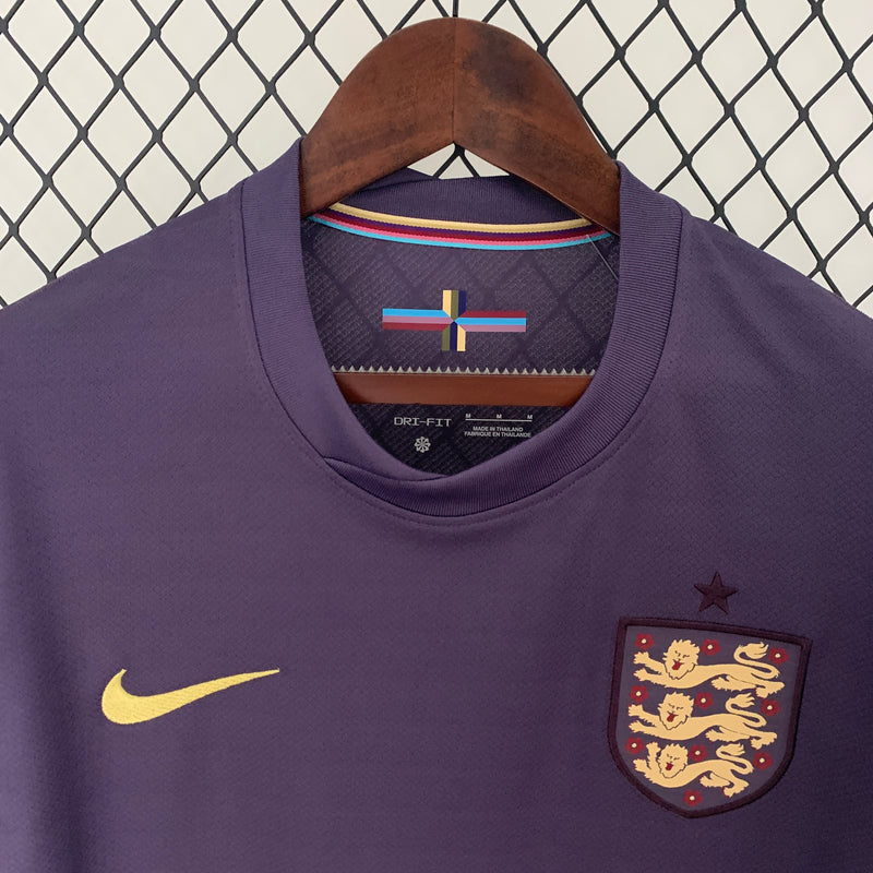 camisa-camiseta-inglaterra-nike-selecao-selecao-inglesa-versao-versao-torcedor-masculina-24-25-away-fora-ii-secundaria-2-bellingham-jude-harry-kane-branco-branca-azul-roxa-roxo_2