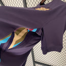 camisa-camiseta-inglaterra-nike-selecao-selecao-inglesa-versao-versao-torcedor-masculina-24-25-away-fora-ii-secundaria-2-bellingham-jude-harry-kane-branco-branca-azul-roxa-roxo_6