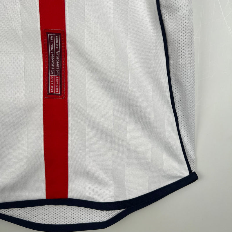 camisa-camiseta-inglaterra-umbro-selecao-selecao-inglesa-versao-versao-torcedor-masculina-2002-home-casa-i-principal-1-david-beckham-branco-branca-azul-vermelho-vermelha-retro-retro_3