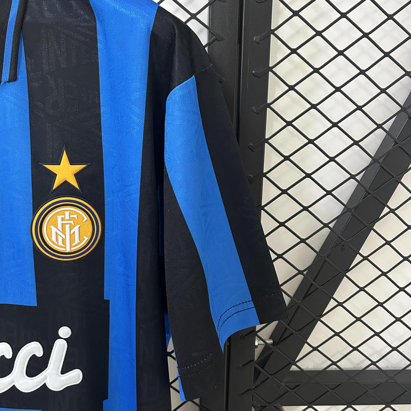 camisa-camiseta-inter-de-milao-milao-umbro-fiorucci-versao-versao-torcedor-masculina-92-94-home-casa-i-principal-1-azul-preta-preto-retro-retro_3