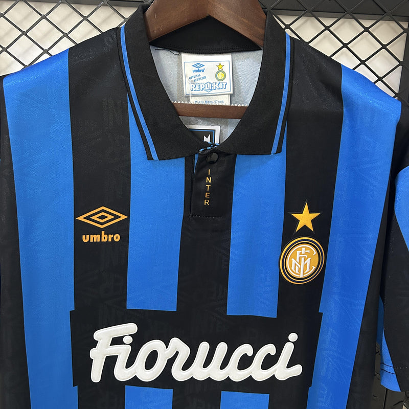 camisa-camiseta-inter-de-milao-milao-umbro-fiorucci-versao-versao-torcedor-masculina-92-94-home-casa-i-principal-1-azul-preta-preto-retro-retro_5