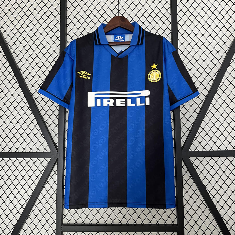 camisa-camiseta-inter-de-milao-milao-umbro-pirelli-versao-versao-torcedor-masculina-95-96-home-casa-i-principal-1-azul-preta-preto-retro-retro-amarelo-amarela_1